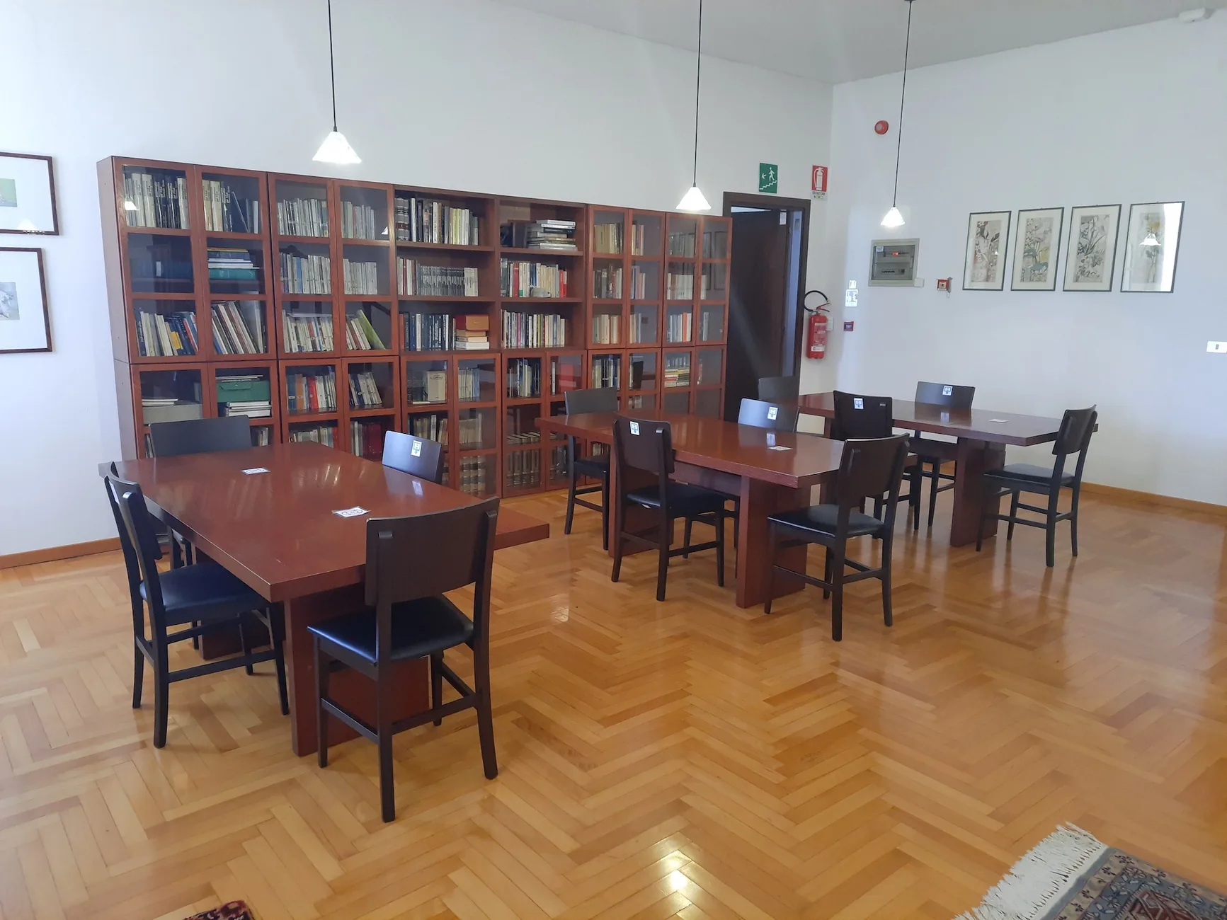 Seconda vista della biblioteca del Convitto