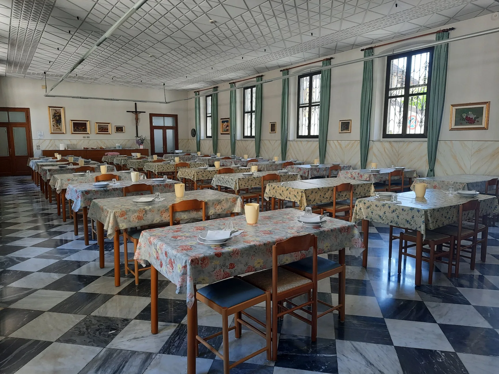 Cucina e mensa interne del Collegio Dimesse